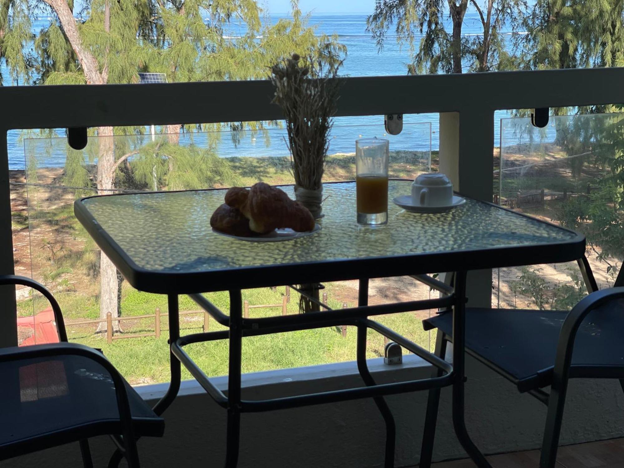 Phoenix Beach Apartments Sea View Flic en Flac Екстер'єр фото